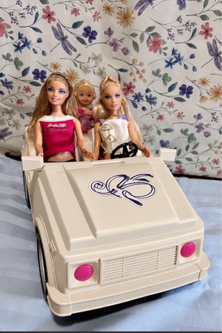 Macchina di Barbie con 3 Bambole
