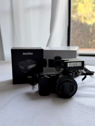 Cámara Sony Alpha ZV-E10 + Extras