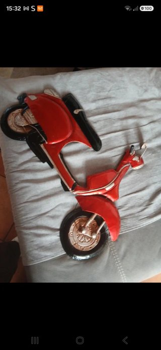Vespa da parete in metallo