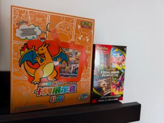 Pokémon Booster equilibrio perfecto y display gift