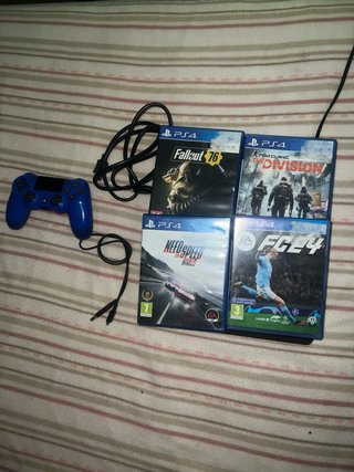 PS4 (PlayStation 4) con Mando e 4 Giochi