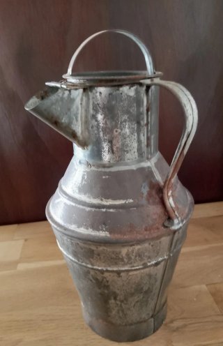 Antigua Aceitera de Hojalata