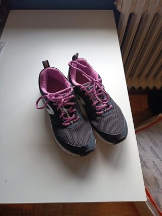 Zapatillas Deportivas Kalenji Gris y Morado