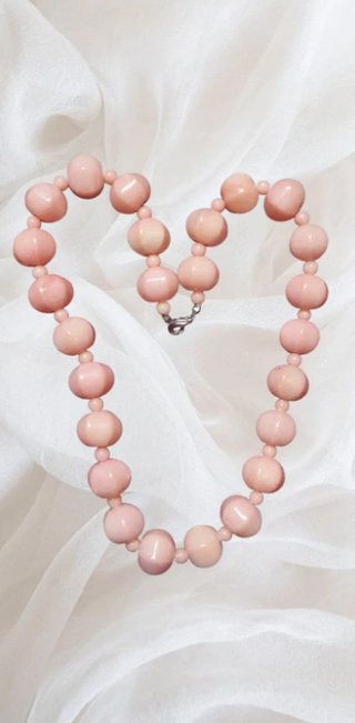 Collana con pietre rosa