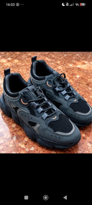 Zapatillas Deportivas Negras y Grises