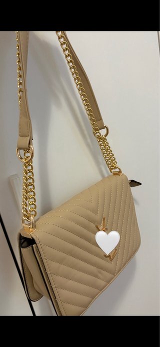 Bolso Beige con Cadena Dorada