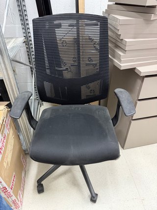 Silla de oficina negra