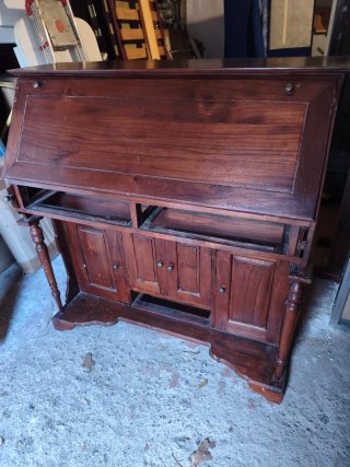 Escritorio de Madera Estilo Clásico
