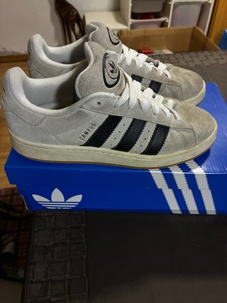 Adidas Campus Gris y Negras Talla 42 2/3