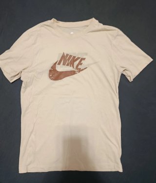 Camiseta Nike Beige