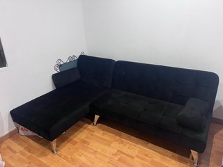 Sofá Cama Negro de Dos Plazas