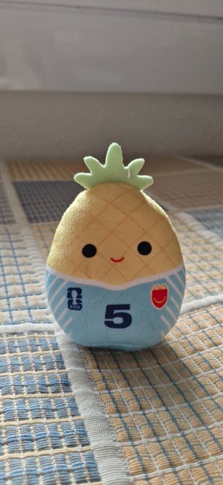 Squishmallow Piña Mundial 2026