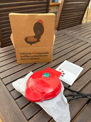 Gofrera Eléctrica Roja NUEVA 12€