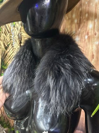 Collo di pelliccia nero