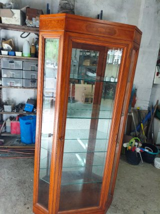 Vitrina de Madera y Cristal