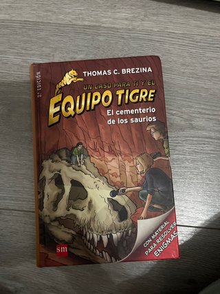El cementerio de los saurios: una serie de nove...