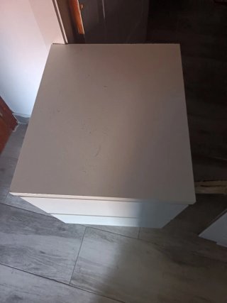 Mesitas de noche blancas
