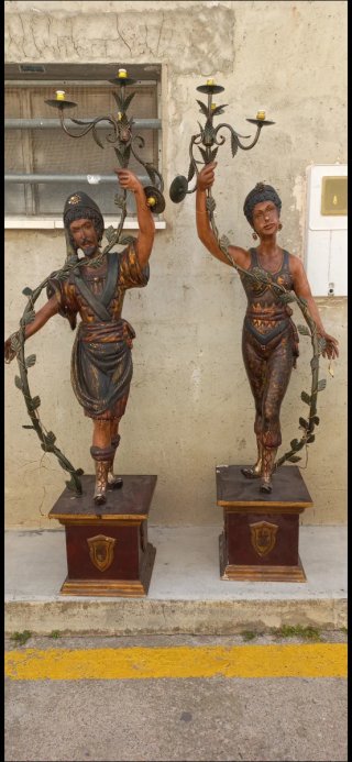 Pareja de Antorcheros Escultóricos