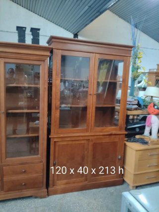 Vitrina de Madera Clásica