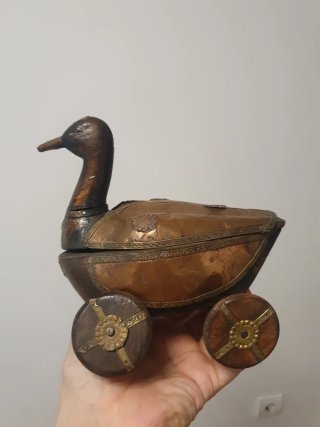 Figura Pato de Madera y Latón con Ruedas