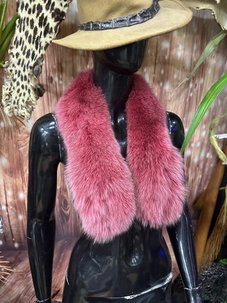 Collo in pelliccia rosso