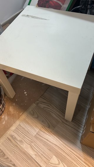 Mesa baja blanca