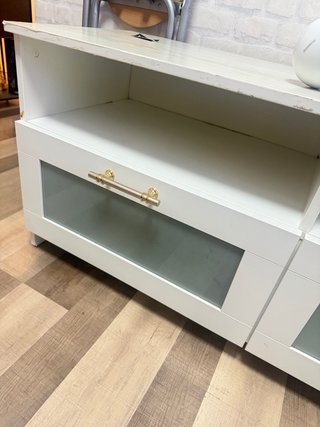 Mueble de televisión blanco