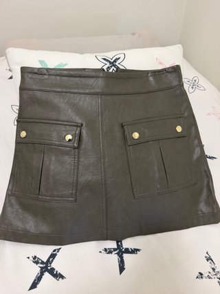 Minifalda pantalón polipiel Zara
