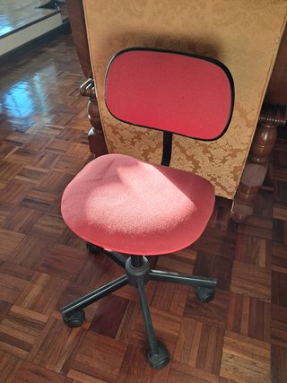 Silla de escritorio rotativa roja