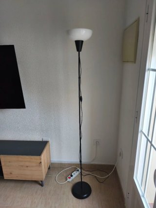 Lámpara de pie minimalista