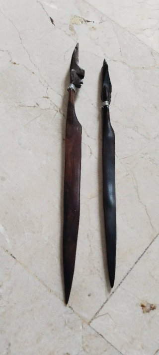 Abrecartas de escritorio en madera de ébano