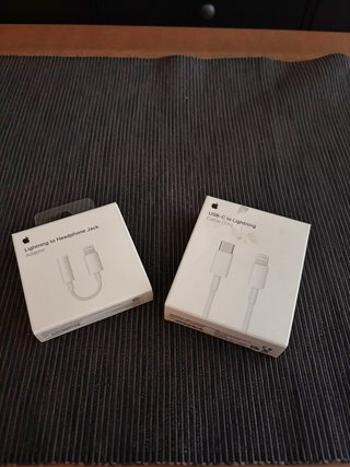 2 Accesorios Apple: Adaptador y Cable