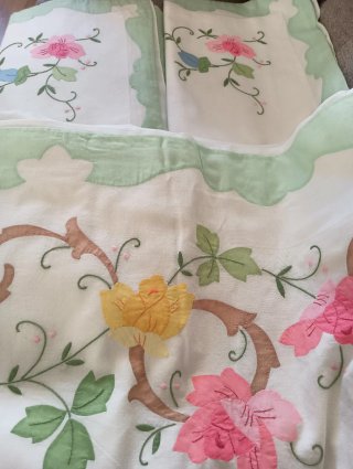 Sábana encimera con Bordados Florales