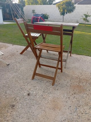 Set de 2 Sillas Plegables y Mesa de Madera
