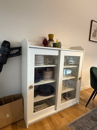 Vitrina IKEA HAUGA blanca
