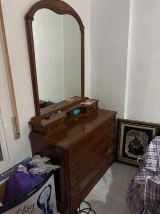 Cómoda con Espejo de Madera