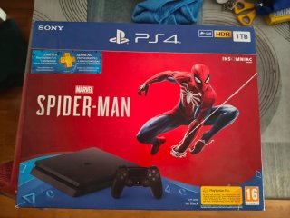PS4 (PlayStation 4) 1TB Marvel Spider-Man