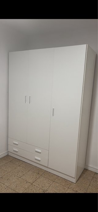 Armario Blanco de Tres Puertas