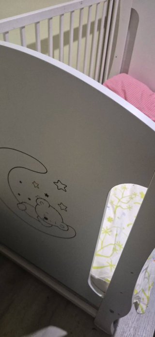 Culla in legno con design per bambini
