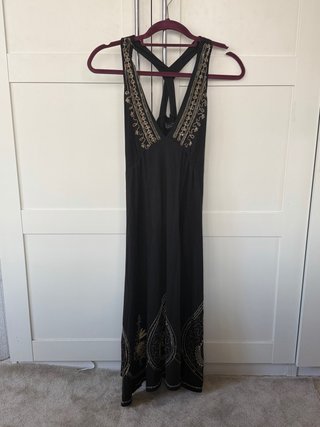 Vestido Zara Negro con Bordados Dorados