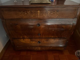 Cómoda antigua de madera