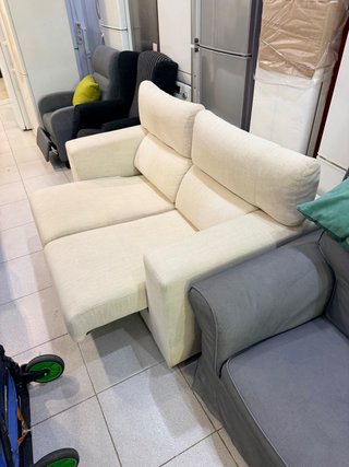 Sofá de dos plazas beige SEGUNDAMANO EXT/REC
