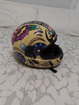 Casco de Moto NZI con Diseño de Calaveras