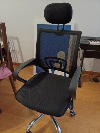 Silla de oficina ergonómica negra