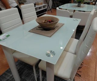 Mesa de Cristal Templado y 4 Sillas Comedor