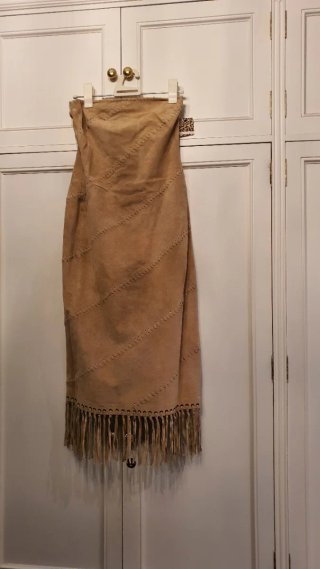 Vestido de Ante Palabra de Honor con Flecos