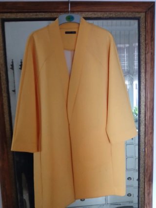 Abrigo 3/4 Amarillo de Entretiempo
