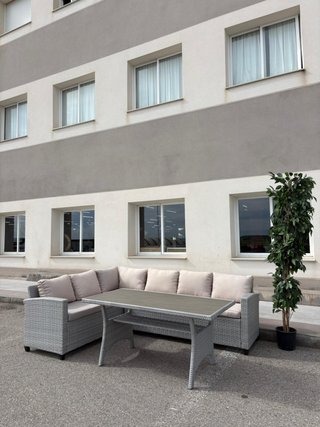 Conjunto nuevo de jardin sofa + mesa