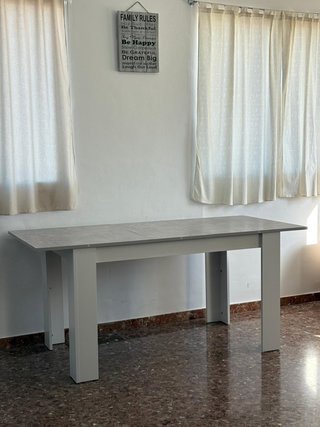 Mesa extensible blanco y gris NUEVA!