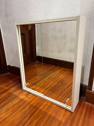 Mueble de baño con espejo